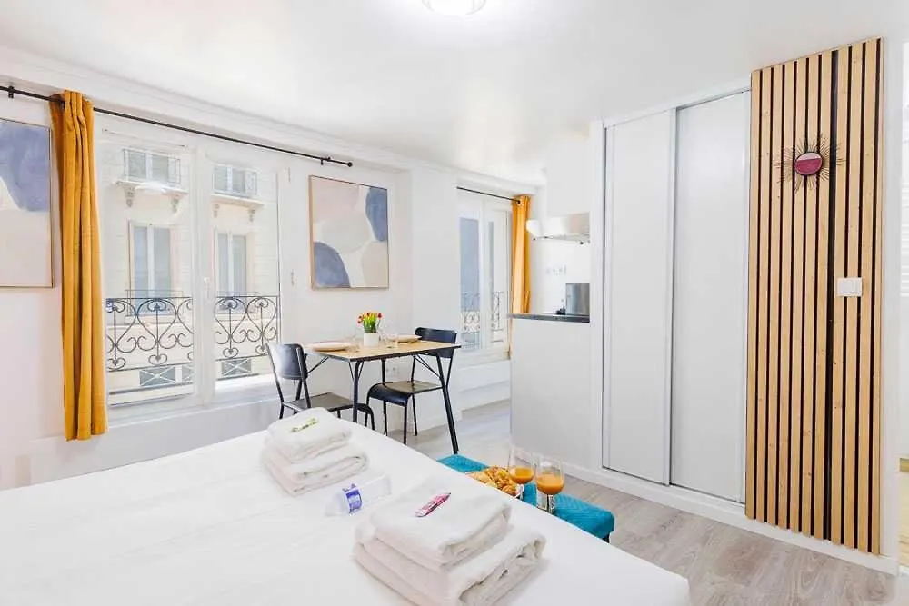 Cozy Studio St Michel Luxembourg * 파리